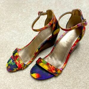 Kenneth Cole Reaction wedge ankle strap sandals, flowered, size 7